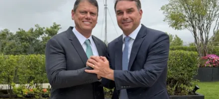 Fl�vio publica 1� foto com Tarc�sio ap�s discuss�o sobre candidaturas � Presid�ncia