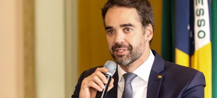 Leite anuncia pr�-candidatura e diz que o Brasil "tem um problema de dire��o"