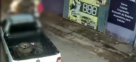 V�DEO: Ex-marido atropela mulher ap�s discuss�o em ponto de �nibus em Cuiab�