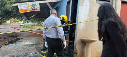 Mulher confessa que colocou fogo em banheiro de bar e matou homem queimado