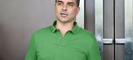 Aliados de Lula pedem investiga��o contra Fl�vio Bolsonaro por suposta amea�a ao pa�s