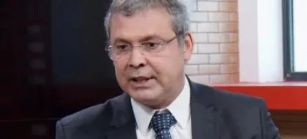 Deputado pede ajuda da Interpol para investigar dinheiro do filme de Bolsonaro