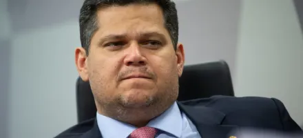 Alcolumbre trava a vota��o do fim da escala 6x1 no Senado