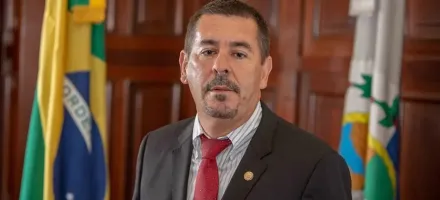 Pol�cia faz buscas contra deputado e outras pessoas suspeitas de liga��o com fac��o criminosa
