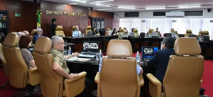 Justi�a Militar mant�m ministro que vai julgar perda da patente de Bolsonaro