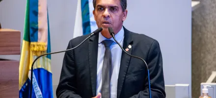 Deputado quer devolver dinheiro descontado ilegalmente do sal�rio de servidores