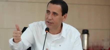 PT critica carta de Marco Rubio e diz que Flavio Bolsonaro e um traidor do Brasil