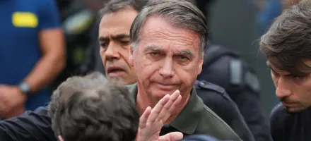 Moraes mant�m Bolsonaro em pris�o domiciliar e manda tomar suas armas