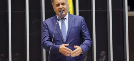 A�cio Neves desiste de ser candidato a presidente e agora quer uma vaga no Senado