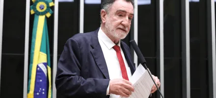 Patrus Ananias, ex-ministro de Lula, anuncia que quer ser candidato ao governo de Minas Gerais