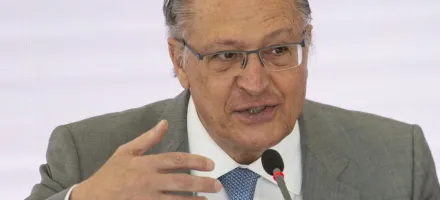Alckmin diz que bolsonarismo est� encurralado com Fl�vio