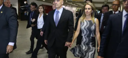 Justi�a de SP rejeita processo contra senador por falas sobre fam�lia de Moraes