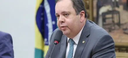 Deputado baiano muda cor de pele em registro eleitoral