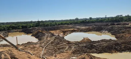 Garimpo ilegal � fechado em Peixoto de Azevedo e m�quinas pesadas s�o apreendidas