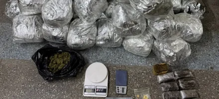 Pol�cia prende homem e apreende quase 50 kg de drogas e arma falsa em Lauro de Freitas