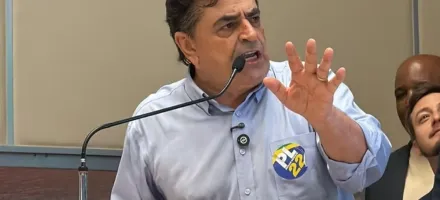 Domingos S�vio quer chegar ao Senado ap�s 30 anos de carreira pol�tica