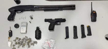 PM acha tonel com armas e drogas enterrado ap�s prender suspeito em Mara�