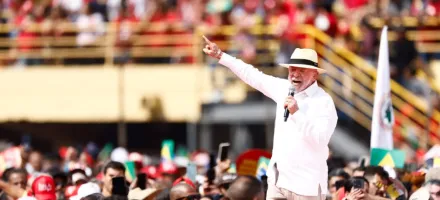 Aliados de Lula pedem mudan�a na comunica��o ap�s Fl�vio passar Lula em pesquisa