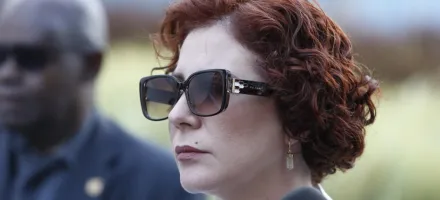 Ex-deputada Carla Zambelli contrata advogado para parar extradi��o ao Brasil