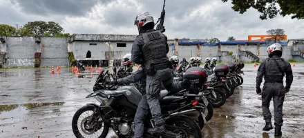 PM prende suspeitos de roubo e facada no primeiro dia do novo batalh�o com motos em SP