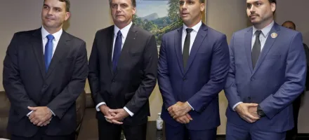 Financial Times compara fam�lia Bolsonaro � de Trump: 'T�o radical quanto disfuncional'