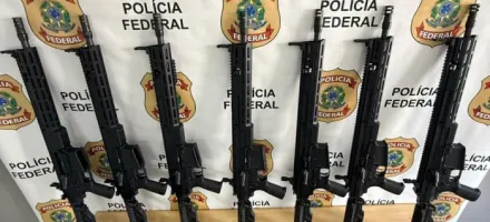 Pol�cia Federal apreende quatro fuzis encomendados por criminosos no Rio de Janeiro