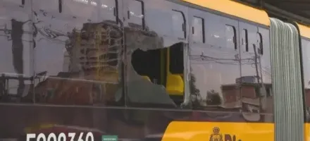 Bala perdida mata passageiro de �nibus durante opera��o policial no Rio