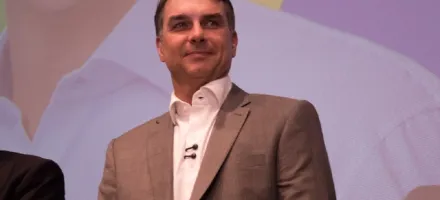 Fl�vio Bolsonaro afirma que Bolsa Fam�lia deve ser prioridade e defende fim da reelei��o para presidentes