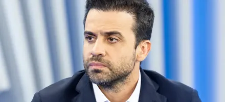 PT pede cassa��o de Fl�vio Bolsonaro por uso de Mar�al para espalhar mentiras e criptomoedas