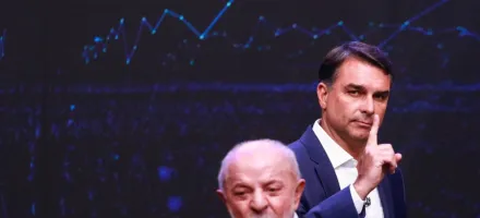 Pesquisa mostra Fl�vio Bolsonaro � frente de Lula na reta final da elei��o