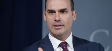 Eduardo Bolsonaro grava v�deo em ingl�s: 'N�o reconhecem a elei��o'