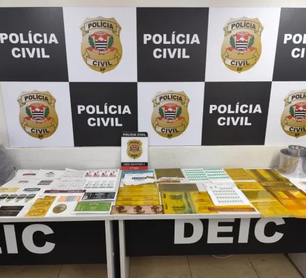 Opera��o em Bauru apreende materiais usados para falsificar bebidas alco�licas