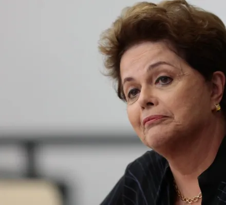 Mulheres precisam se vestir como homens para ter poder?