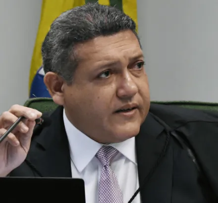 Justi�a Eleitoral derruba canal de Janones no WhatsApp para barrar fake news sobre Fl�vio Bolsonaro