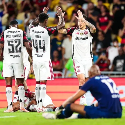 Flamengo goleia Madureira e est� na final do Campeonato Carioca