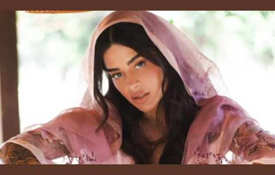 Aline Campos exibe momento especial em viagem na �ndia: >Gratid�o povo tibetano>
