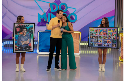 Celso Portiolli ganha homenagem emocionante no �Domingo Legal� pelos seus 30 anos como apresentador no SBT