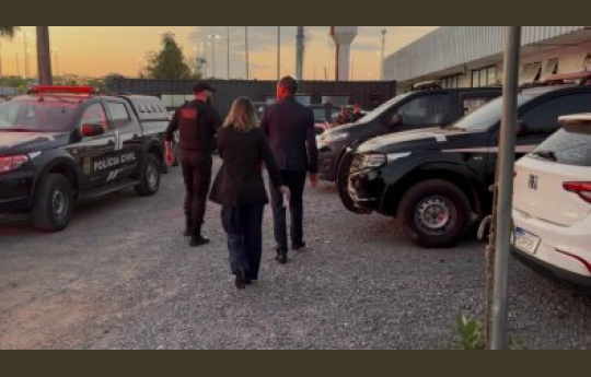 Advogados flagrados levando u�sque para detento