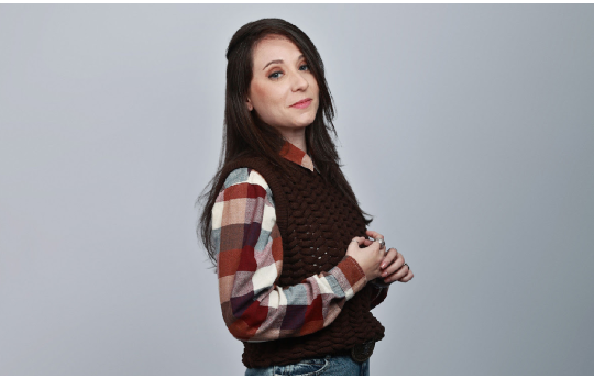 Ap�s AVC aos 29, Yrla Braga estrela novela na Globo e vive recome�o na TV: �Acreditei que meu tempo tinha passado�
