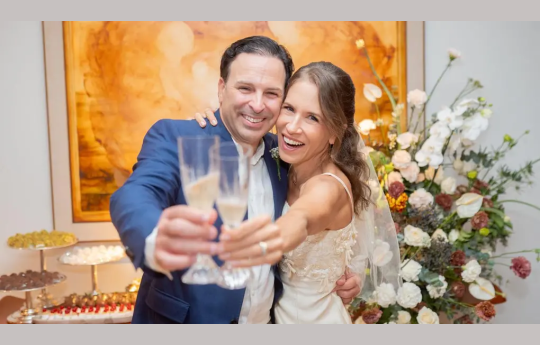 Casal celebra 25 anos de casamento com festa �ntima e emocionante