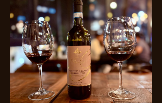 Vinho tinto leve � qualidade, n�o defeito