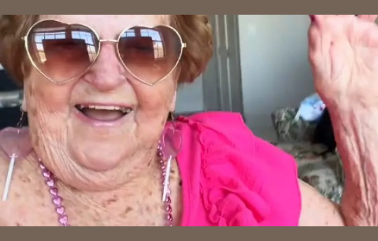 Idosa de 96 anos pode ser expulsa de asilo por fazer festas animadas