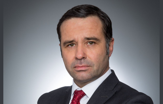 Ator de Emmerdale aparece com visual novo e f�s n�o o reconhecem