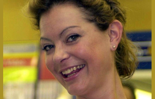 Atriz de 'Coronation Street' chora ao dar not�cia sobre o c�ncer