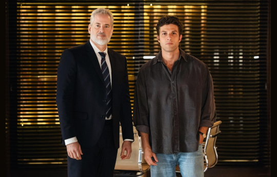 Vil�o de novela agride o pr�prio filho ap�s perder processo por viol�ncia no trabalho