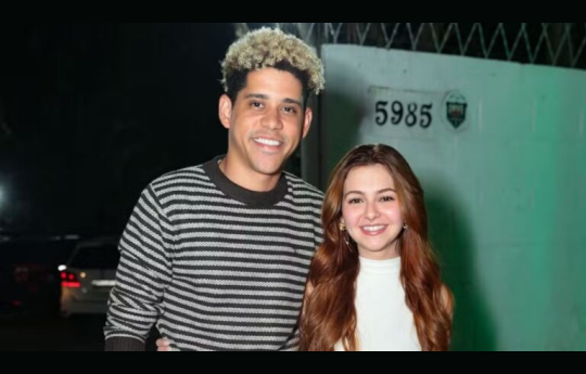 Klara Castanho e Cau� Campos assumem namoro no Rock in Rio ap�s anos de amizade