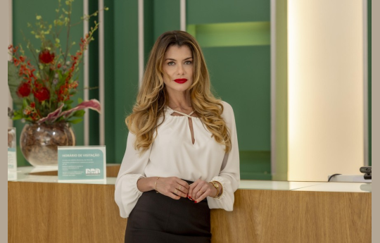 Revelado: o batom vermelho de Vanessa em 'Por voc�' que vira febre entre as f�s