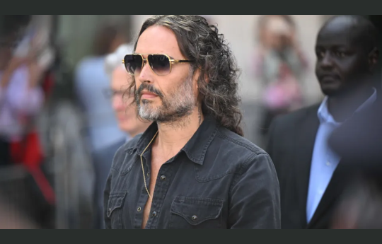 Russell Brand vai a j�ri por acusa��es de estupro