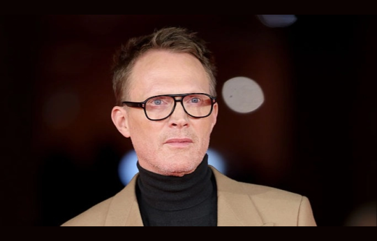 Paul Bettany revela que n�o fala com Johnny Depp desde o julgamento e critica mensagens violentas sobre Amber Heard