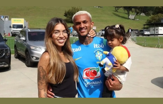 Ex de Wesley Fran�a explode: 'Me traiu com v�rias' e revela fotos do jogador
